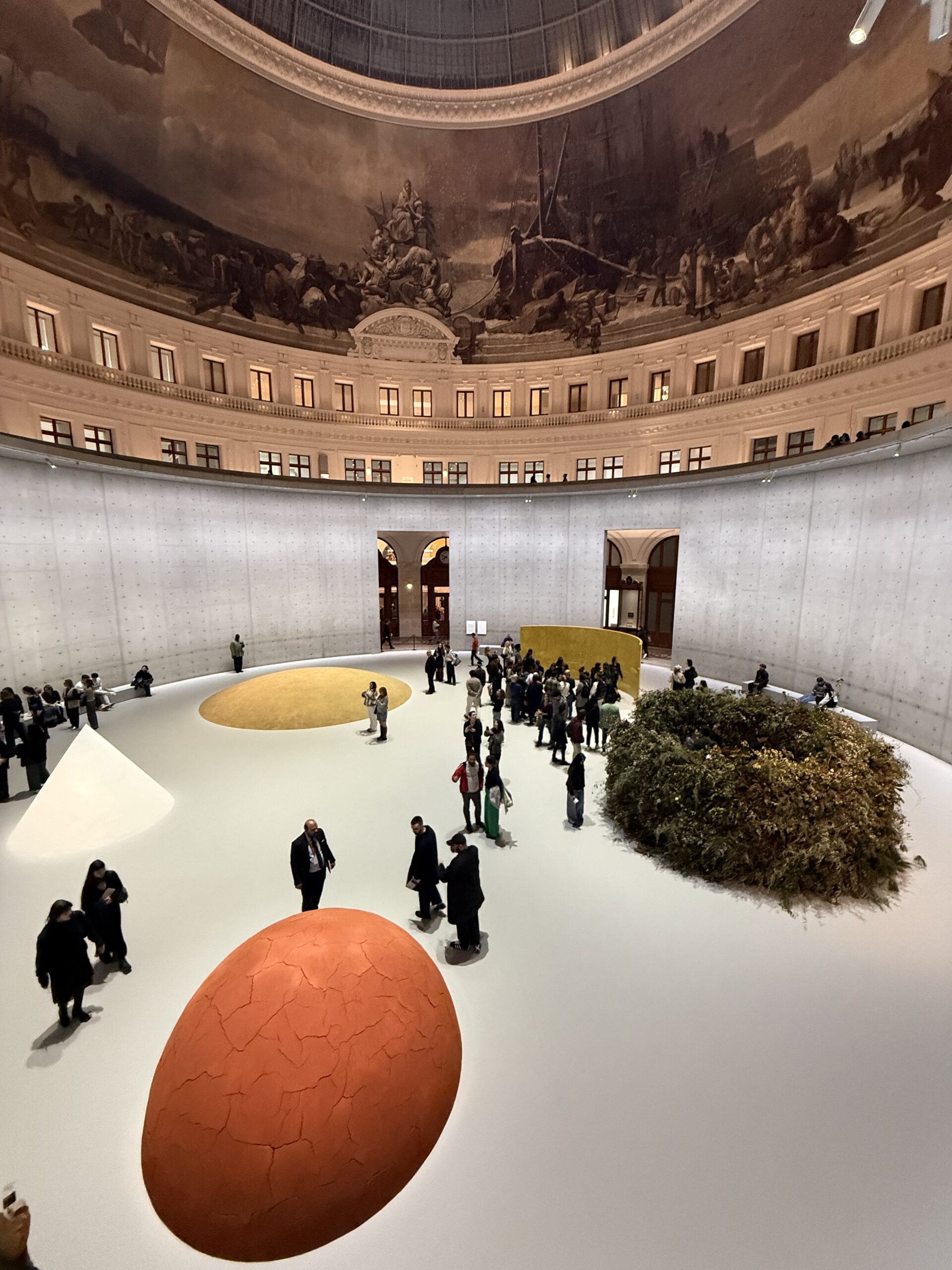 Minimal à la Bourse de Commerce : quand l’épure devient émotion